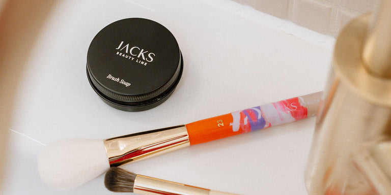 Make-up-Pinsel reinigen: Anleitung und Tipps