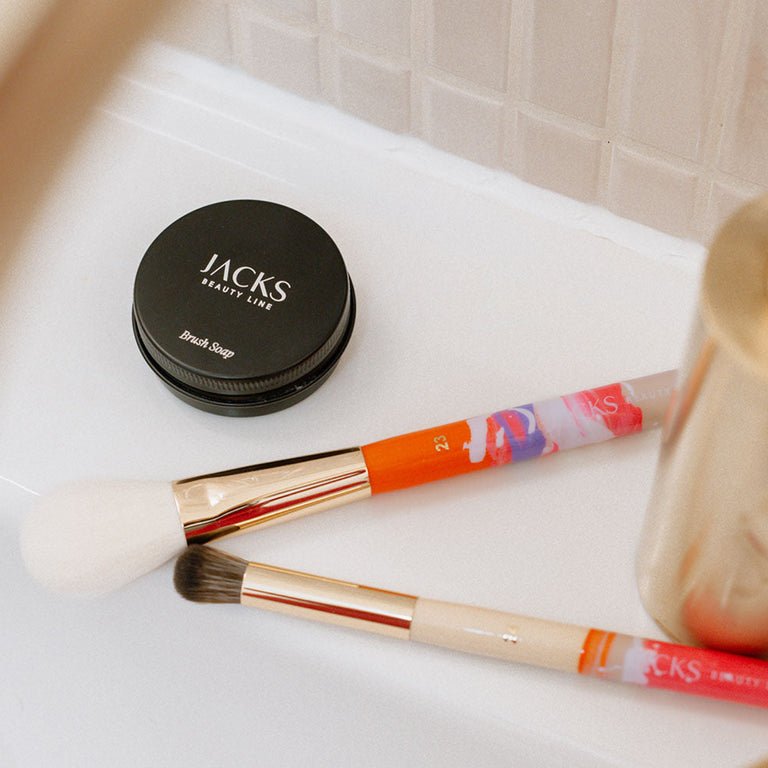 Make-up-Pinsel reinigen: Anleitung und Tipps