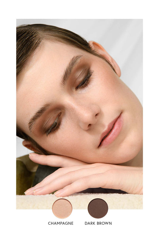 Frau geschminkt mit Lidschatten Farben Champagne und Dark Brown von JACKS beauty line