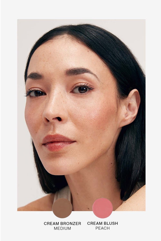schwarzhaarige Frau mit einem JACKS beauty line Look mit Cream Bonzer und Blush