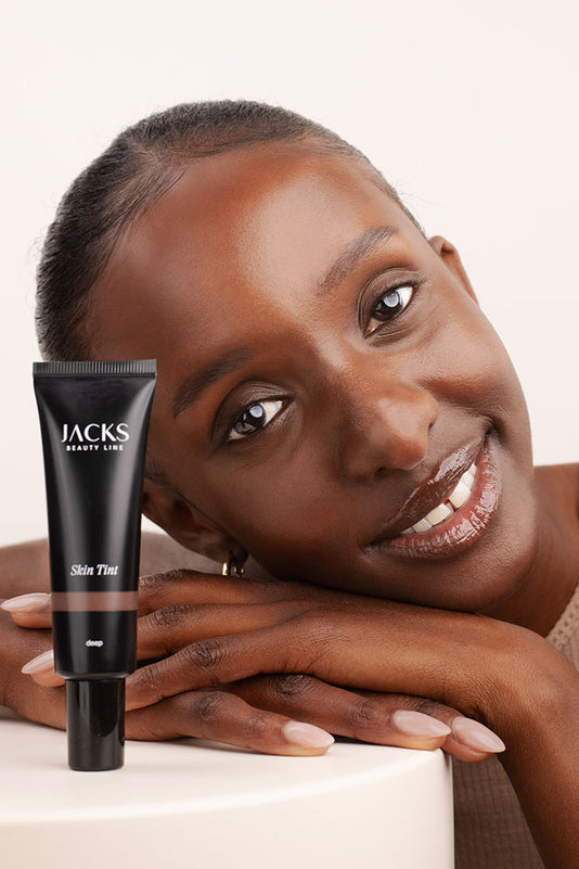 #farbwunsch_deep, JACKS beauty line Skin Tint in Deep auf der Haut aufgetragen