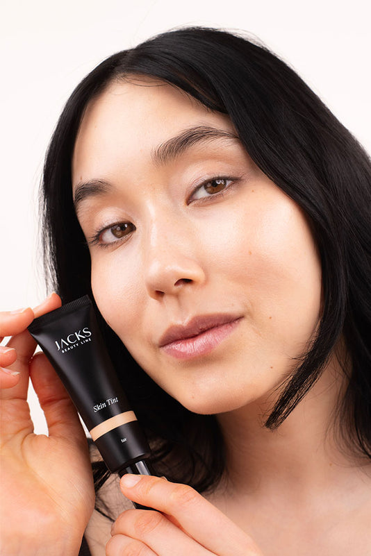 #farbwunsch_fair, JACKS beauty line Skin Tint in Fair auf der Haut aufgetragen