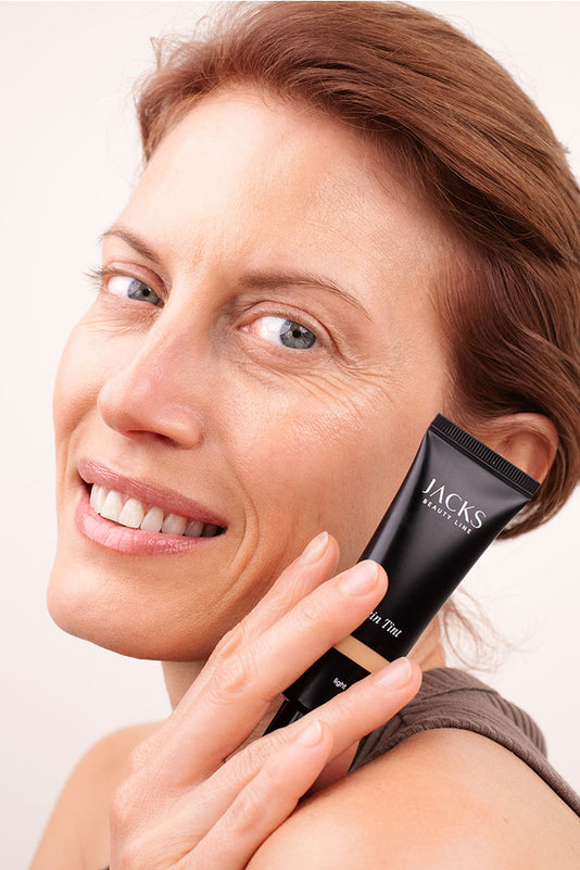 #farbwunsch_light, JACKS beauty line Skin Tint in Light auf der Haut aufgetragen