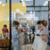 Kundinnen bemalen eigene JACKS beauty line Pinsel im Pinselatelier in Berlin