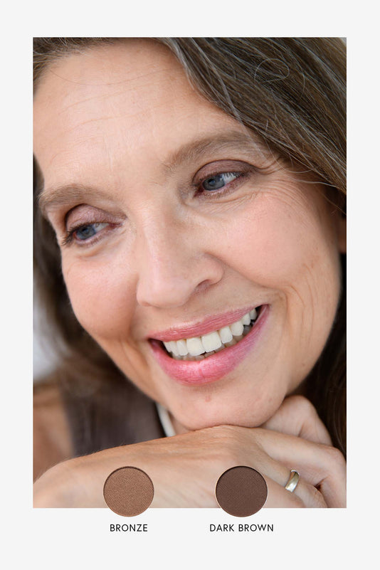 Frau geschminkt mit Lidschatten Farben Bronze und Dark Brown von JACKS beauty line