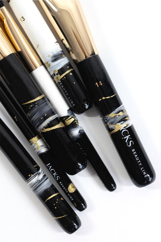 #farbwunsch_monochrom, handbemalte JACKS beauty line Kosmetikpinsel in schwarz, weiß und gold