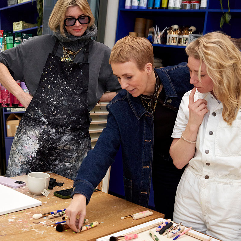 Miriam Jacks und Denise Boomkens im Berliner Pinselatelier