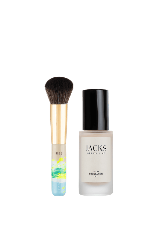 #farbwunsch_n-1, JACKS beauty line Glow Foundation N.1 neben dem M12 Mini Foundationpinsel