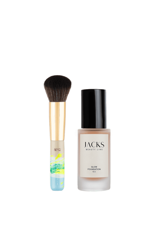 #farbwunsch_n-5, JACKS beauty line Glow Foundation N.5 neben dem M12 Mini Foundationpinsel