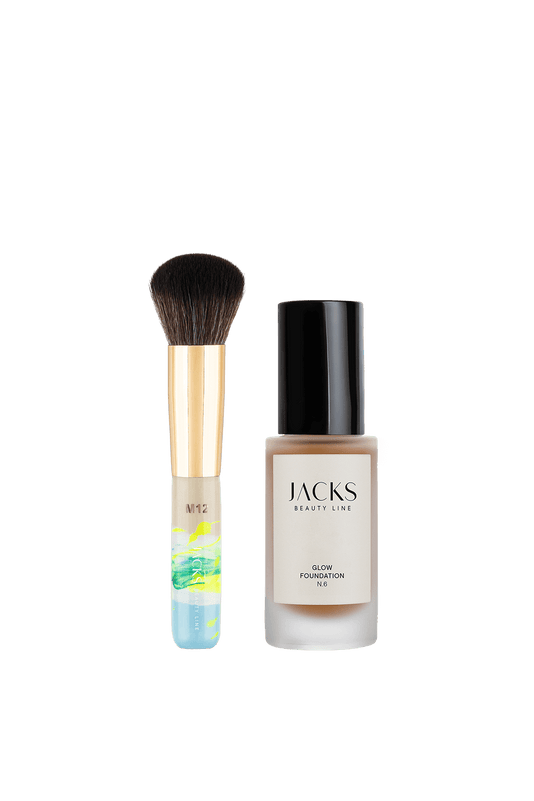 #farbwunsch_n-6, JACKS beauty line Glow Foundation N.6 neben dem M12 Mini Foundationpinsel