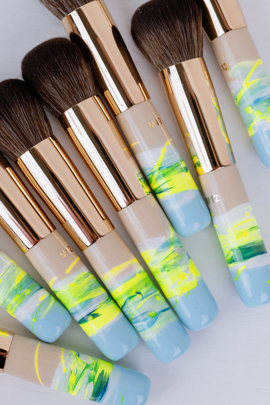 Viele JACKS beauty line Mini Foundationpinsel nebeneinander liegend