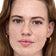 #farbwunsch_n-1, #farbwunsch_sehr-heller-hauttyp, #farbwunsch_heller-hauttyp, Frau trägt die JACKS beauty line Glow Foundation N1 im Gesicht