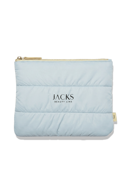 JACKS beauty line Logo auf einer hellblauen Tasche mit hellgelben Zipper