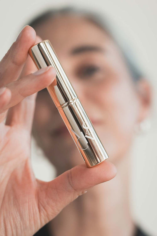 Goldener To Go Make-up Pinsel von JACKS beauty line aus dem Adventskalender 2025