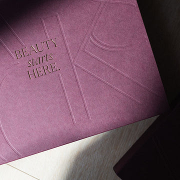 der neue JACKS beauty line Adventskalender 2025 in dunkelrot mit goldener Schrift