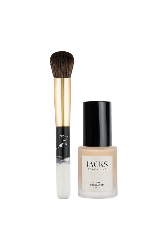JACKS beauty line handbemalter Foundationpinsel in schwarz weiß steht neben der Cover Foundation N3