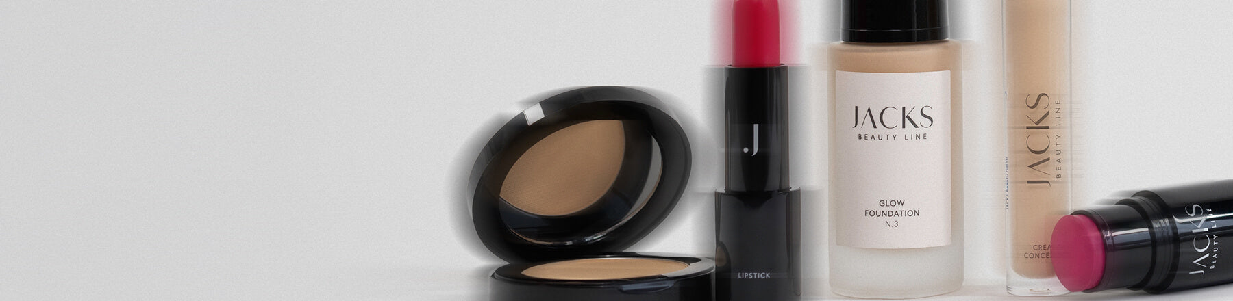 JACKS beauty line Make-up Produkte: Puder, Lipstick, Foundation, Concealer und Blush in verschwommener Optik