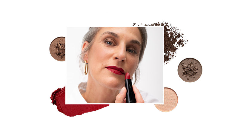 Frau mit rotem JACKS beauty line Lippenstift auf ihren Lippen