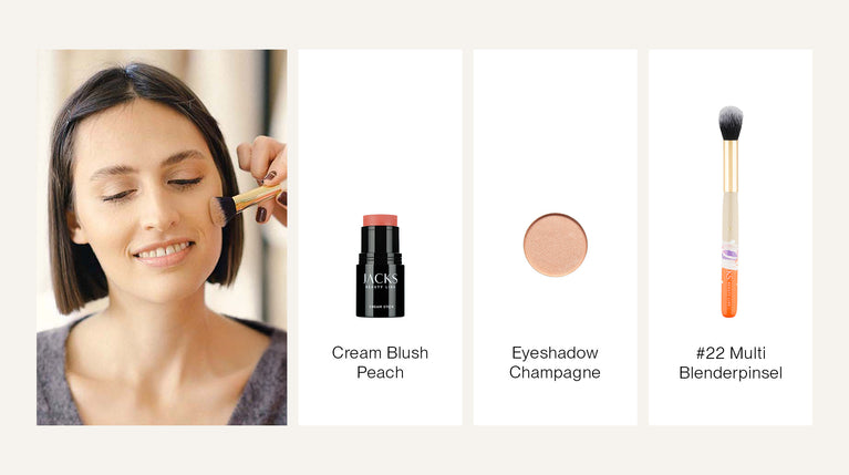 Frau wird mit JACKS beauty line Cream Blush, Lidschatten und dem Multi Blenderpinsel geschminkt