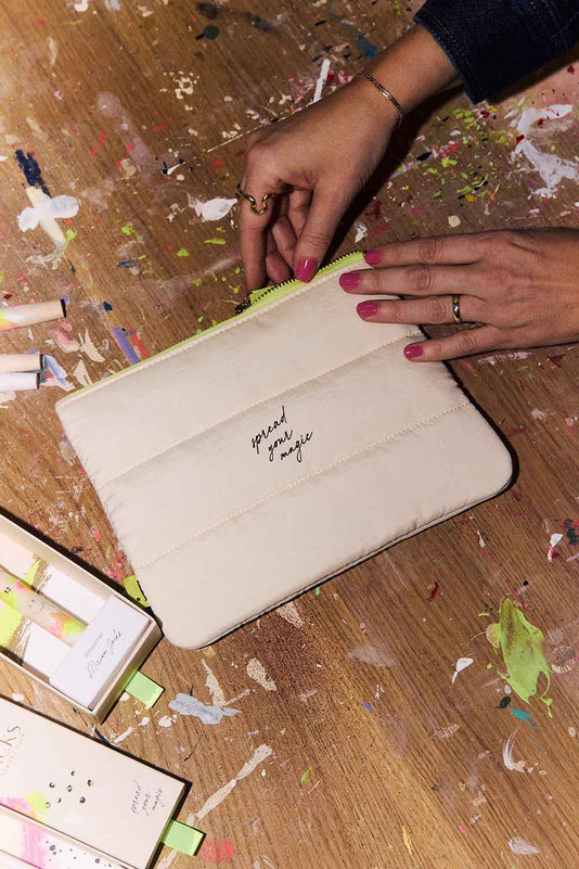 Cosmetic Pouch – the Artist Collection by Miriam Jacks