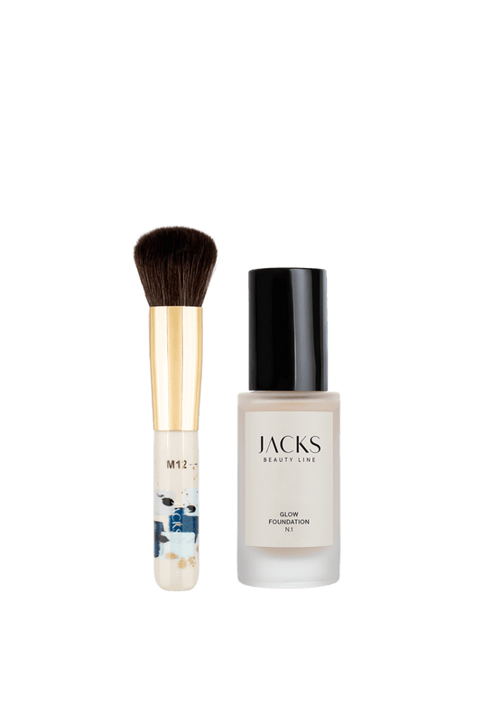 #farbwunsch_n-1, JACKS beauty line Glow Foundation N.1 neben dem M12 Mini Foundationpinsel