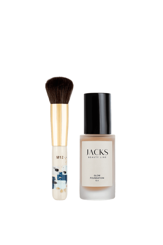 #farbwunsch_n-4, JACKS beauty line Glow Foundation N.1 neben dem M12 Mini Foundationpinsel