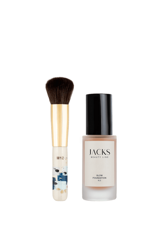 #farbwunsch_n-5, JACKS beauty line Glow Foundation N.1 neben dem M12 Mini Foundationpinsel