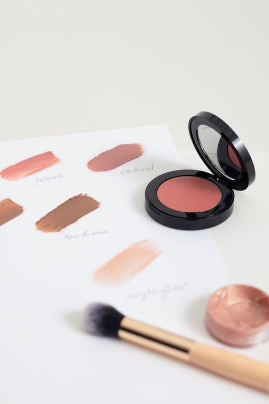 JACKS beauty line Cream Blush, Bronzer und Highlighter Swatches auf einem Blatt Papier