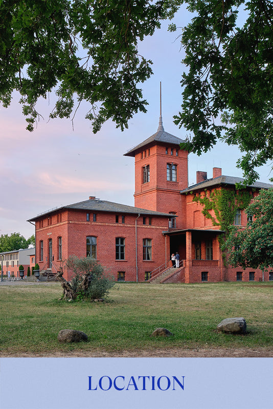 JACKS beauty line Glow Fextival Location rotes Backsteinhaus