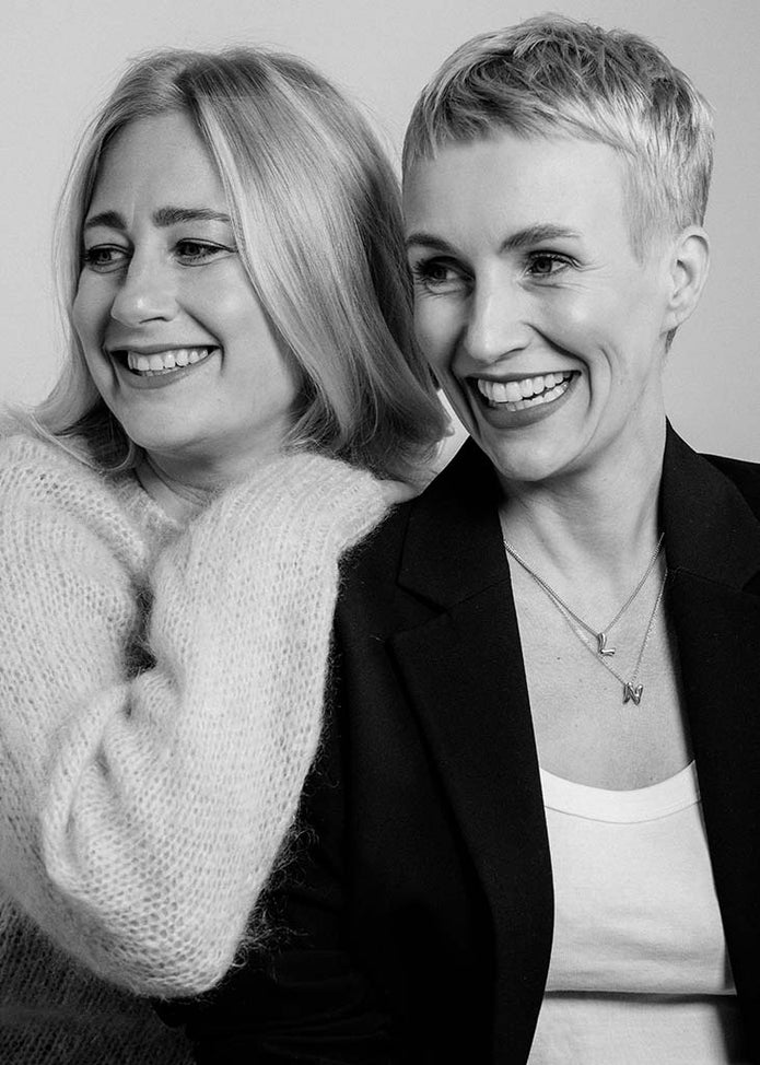Miriam Jacks und Lisa Buchholz -Gründerinnen von JACKS beauty line -lachen gemeinsam