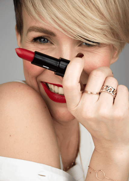 Miriam Jacks mit Lippenstift