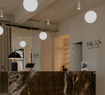 schwarzer Marmor Tresen im JACKS beauty line Store in Berlin