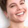 #farbwunsch_n-2, Blonde Frau trägt den JACKS beauty line Cream Concealer unter den Augen