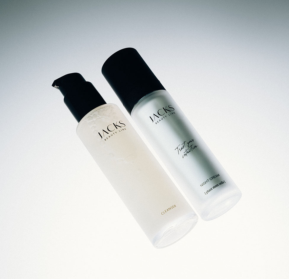 JACKS beauty line Cleanser und Night Cream schwebend vor einem weißen Hintergrund