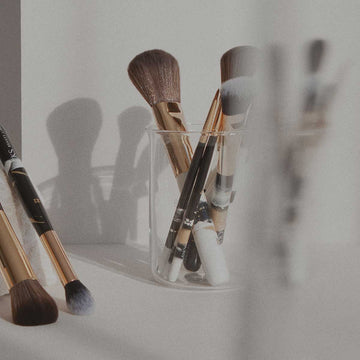 Topf mit Make-up Pinsel