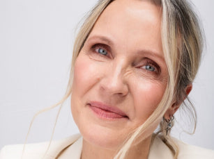 Porträt einer Frau Ü50 mit JACKS beauty line Make-up Produkten geschminkt