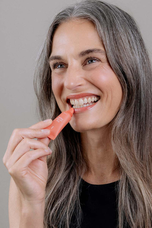 Lip Oil Your lips but peachy von JACKS beauty line in der Anwendung, #farbwunsch_your-lips-but-peachy