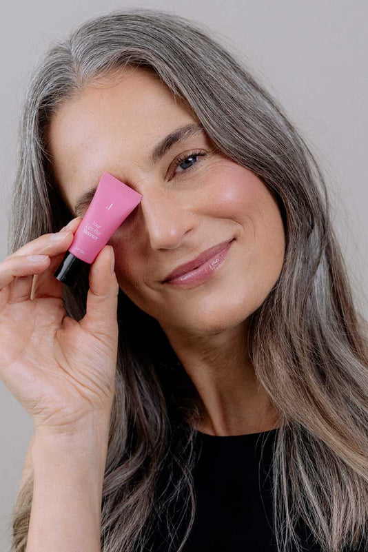 Model Katja mit dem Lip Oil Your lips but sweeter von JACKS beauty line, #farbwunsch_your-lips-but-sweeter