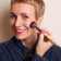 #farbwunsch_by-miriam-jacks, Miriam Jacks trägt Foundation mit dem JACKS beauty line Foundationpinsel auf