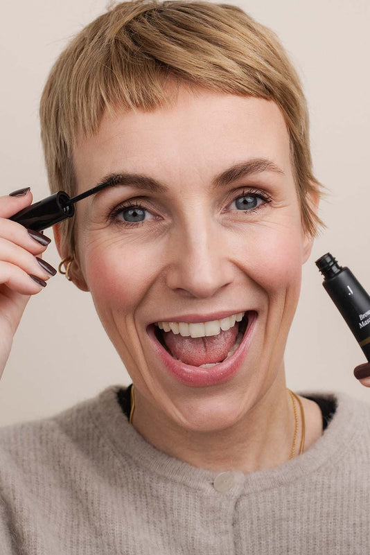 Miriam Jacks verwendet die Brow Mascara in Brown