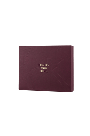 dunkelroter JACKS beauty line Adventskalender 2025 mit goldener Schrift als Freisteller