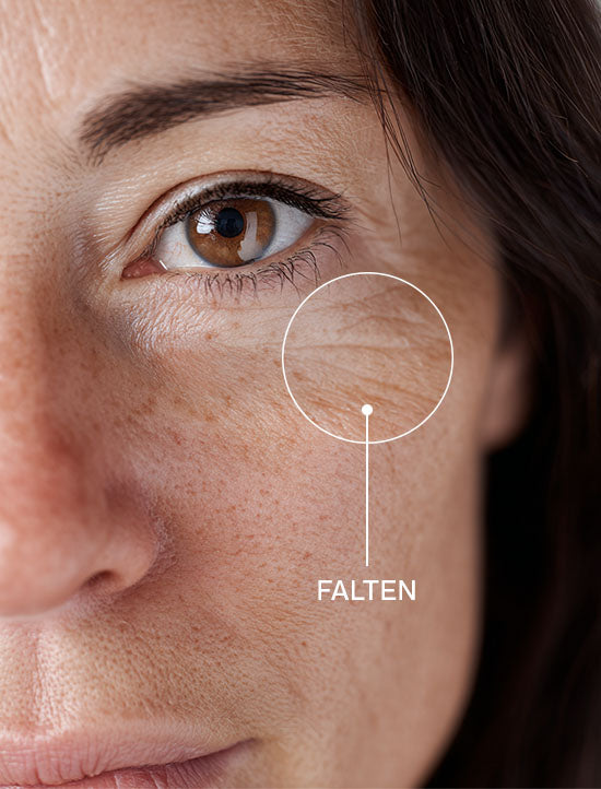 Close-up einer Frau Ü50 mit Zoom auf Falten