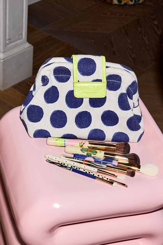 Gepunktete Make-up Bag und Make-up Pinsel der JACKS beauty line Artist Collection by AndBloom