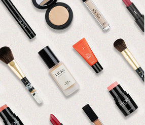 Make-up Produkte und Make-up Pinsel des Set Creators