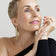 Miriam Jacks trägt ein Full Face Make-up mit den Produkten aus dem Adventskalender 2025