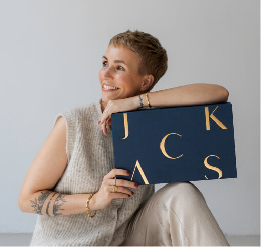 Miriam Jacks mit dem JACKS beauty line Adventskalender 2024