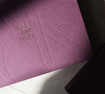 der neue JACKS beauty line Adventskalender 2025 in dunkelrot mit goldener Schrift