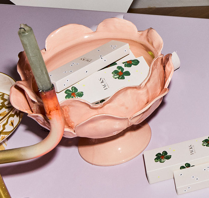 Viele Verpackungen der JACKS beauty line Pinsel der AndBloom Artist Collection