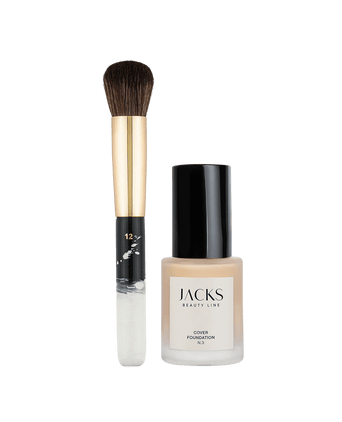 JACKS beauty line handbemalter Foundationpinsel in schwarz weiß steht neben der Cover Foundation N3