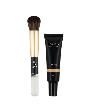 JACKS beauty line handbemalter Foundationpinsel in schwarz weiß neben dem Skin Tint light 
